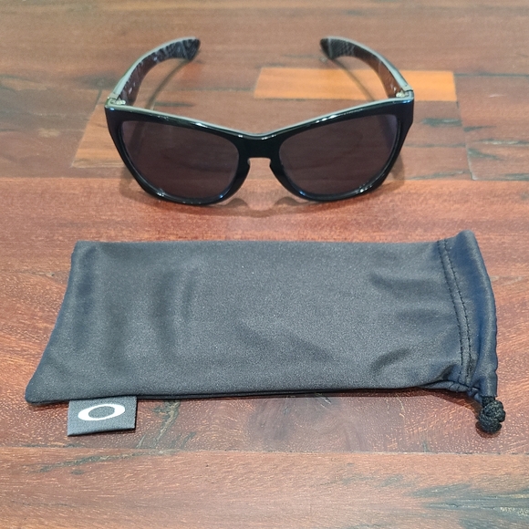 Oakley Other - Oakley Jupiter Sunglasses